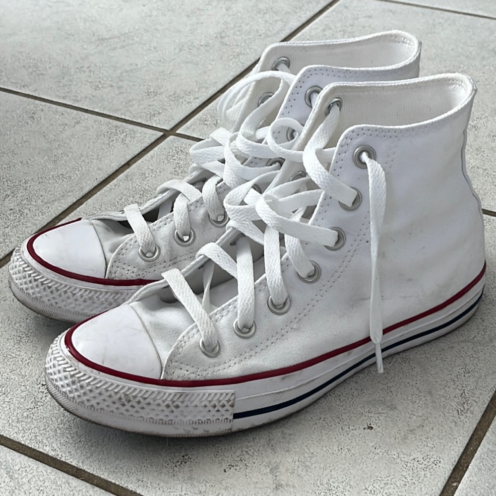 White high top Converse size 6